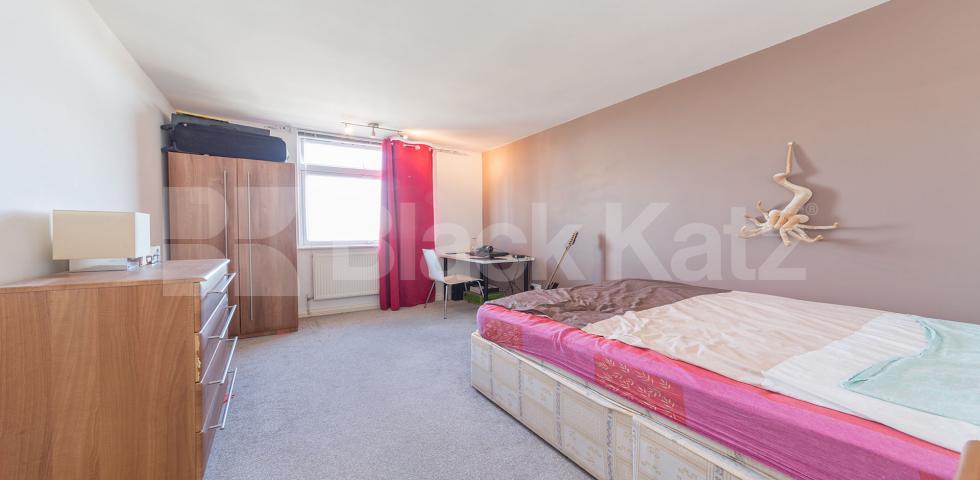 			NO TENANTS ADMINISTRATION FEES , 3 Bedroom, 1 bath, 1 reception Flat			 Shepherds Bush Green, Shepherds Bush